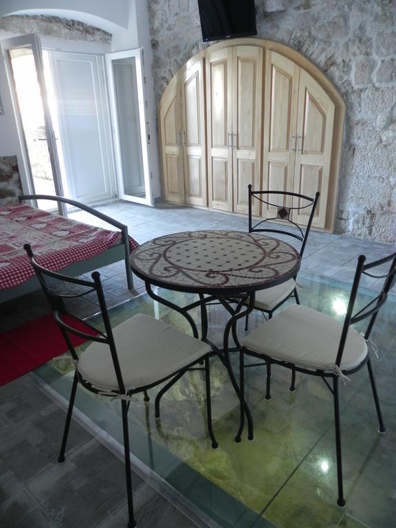 Apartments Acalinovic Vis Zimmer foto